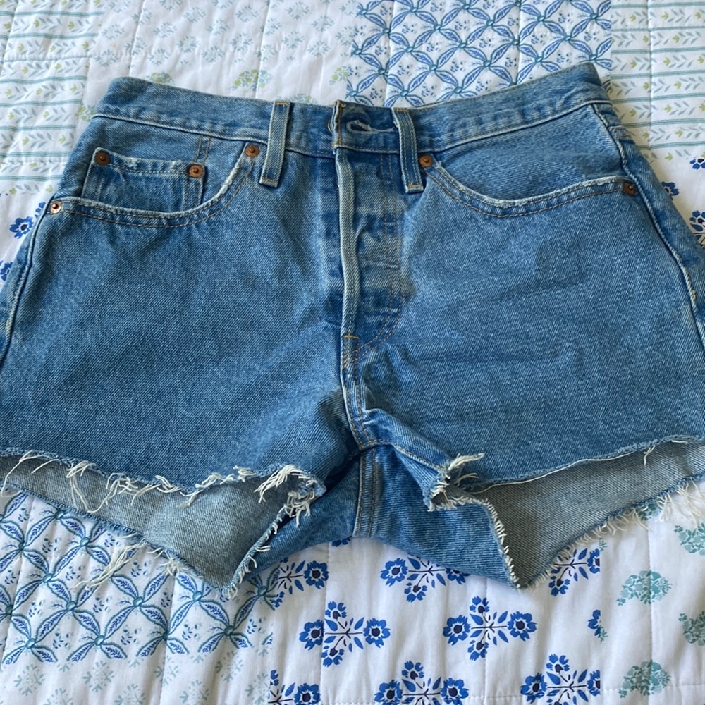 Levi 501 jean shorts size 26 in great condition worn twice